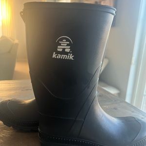 Girls, size 4, black waterproof boots Kamik brand